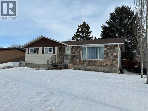 329 15 St, Wainwright, AB, T9W1J2 | Card Image