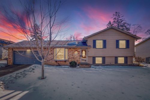 10482 Thrush St Nw, Coon Rapids, MN, 55433-4653 | Card Image