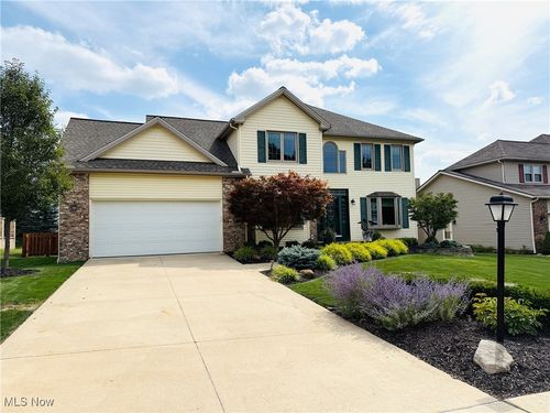 14069 Basswood Cir, Strongsville, OH, 44136-2698 | Card Image
