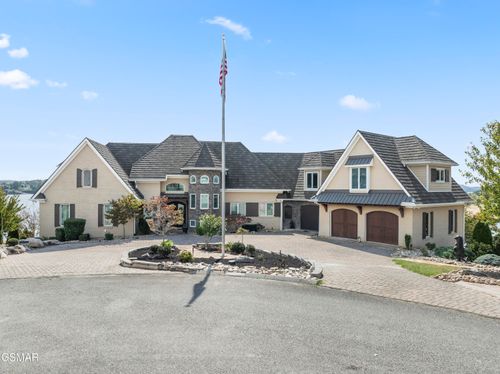 450 Riverbend Dr, Dandridge, TN, 37725-6289 | Card Image