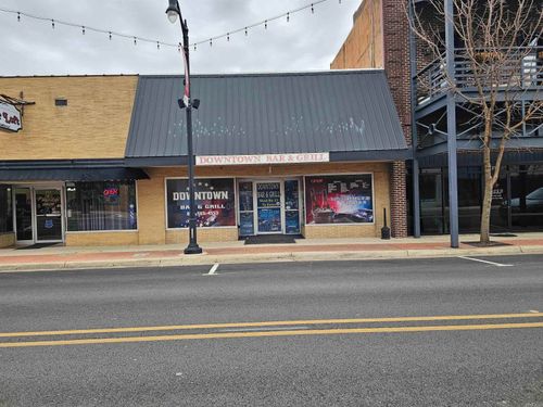 215 S Pruett St, Paragould, AR, 72450-4331 | Card Image