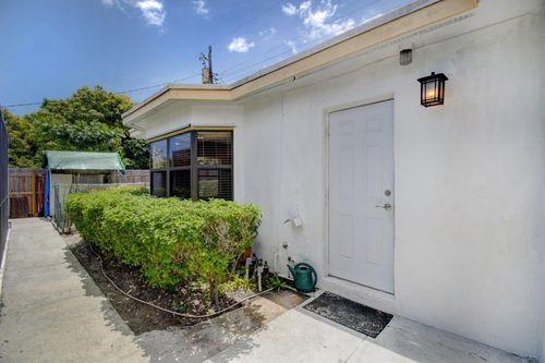 rear-1316 Date Palm Dr, Lantana, FL, 33462-1402 | Card Image