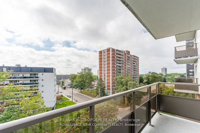 704 - 15 Elizabeth St N, Condo with 3 bedrooms, 2 bathrooms and null parking in Mississauga ON | Image 37
