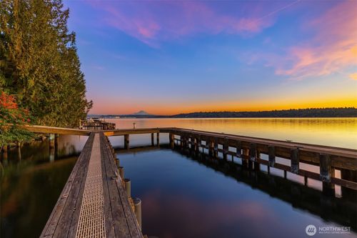 8001 W Mercer Way, Mercer Island, WA, 98040-5626 | Card Image