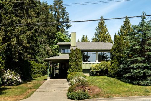 764 Mann Ave, Victoria, BC, V8Z3C2 | Card Image