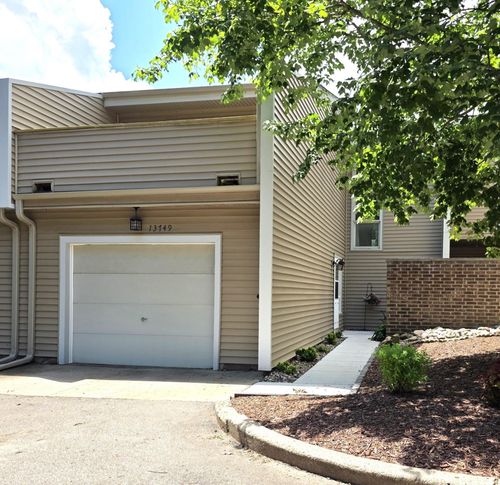 13749 Heywood Ct, Apple Valley, MN, 55124-9588 | Card Image