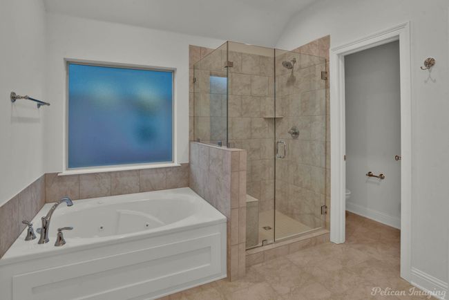Primary Bathroom | Image 18