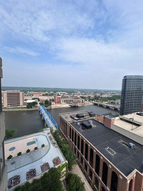107 Campau Cir Nw, Grand Rapids, MI, 49503-2660 | Card Image