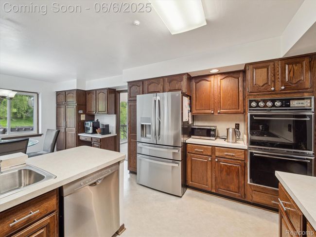 15-4677-Rolling-Ridge-Rd-West-Bloomfield-Township-MI-48323-WindowStill-25.jpg | Image 13