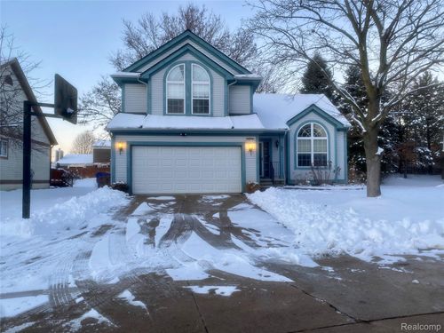 6866 Fox Ln, Waterford, MI, 48327-3504 | Card Image