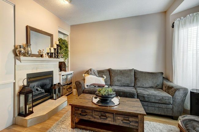 2404 Broadview Road Nw, Home with 4 bedrooms, 3 bathrooms and 2 parking in Calgary AB | Image 2
