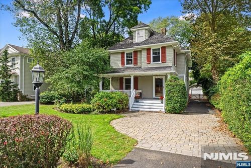 140 John St, Ridgewood, NJ, 07450-3515 | Card Image