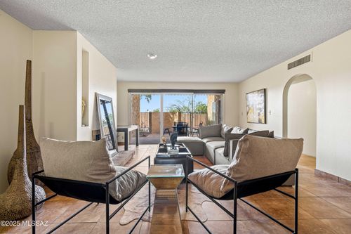 422 N Dodge Blvd, Tucson, AZ, 85716-5160 | Card Image