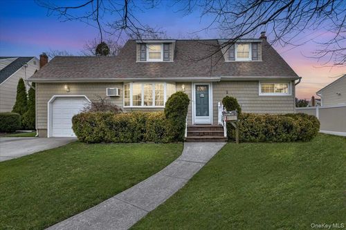 20 Willow Dr, Massapequa Park, NY, 11762-1437 | Card Image