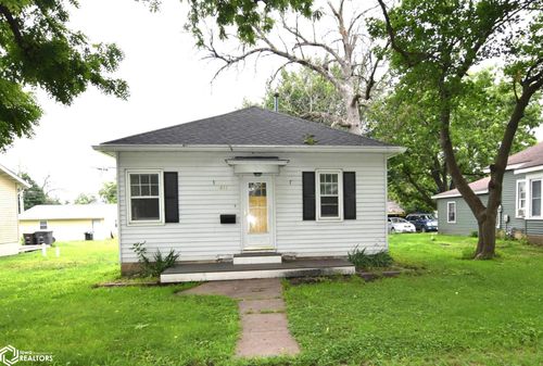 411 N Iowa Ave, Eagle Grove, IA, 50533-1320 | Card Image