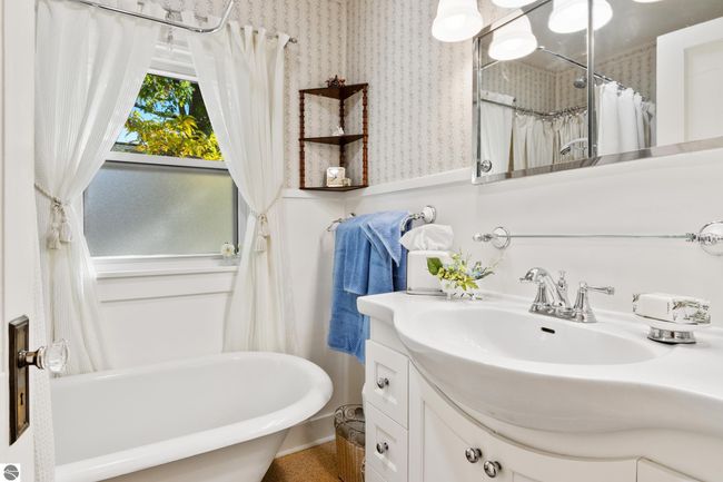 1037 E State St, House other with 2 bedrooms, 1 bathrooms and null parking in Traverse City MI | Image 17