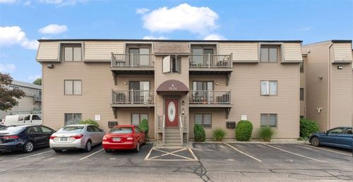 13-13 Village Ct, West Warwick, RI, 02893-2237 | Card Image