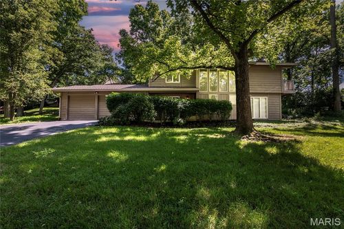 12827 Huntercreek Rd, Des Peres, MO, 63131-2223 | Card Image