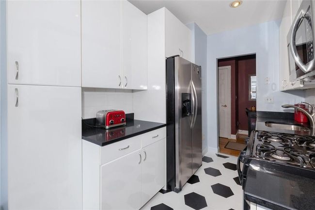 APT-4J - 68 E Hartsdale Ave, Home with 1 bedrooms, 1 bathrooms and null parking in Hartsdale NY | Image 13