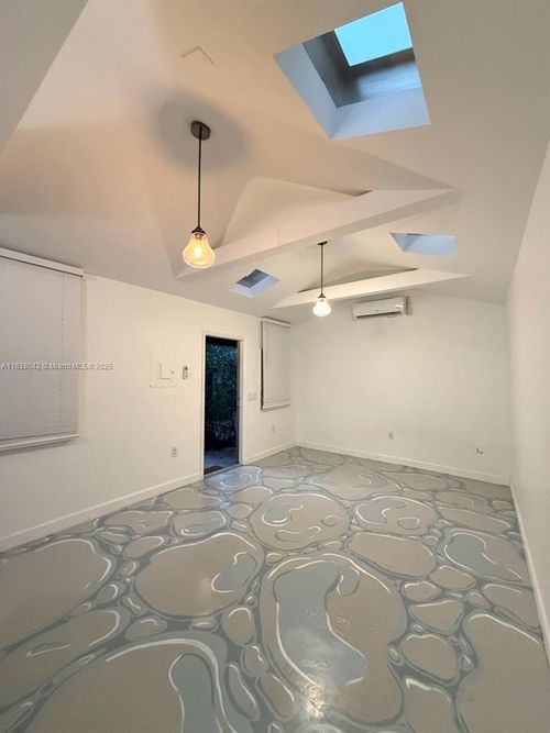 3-118 Nw 24th St, Miami, FL, 33127-4458 | Card Image