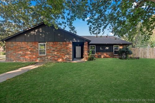 704 N Zenith Ave, Tulsa, OK, 74127-5232 | Card Image