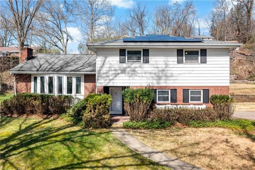 1466 Laurel Dr, Pittsburgh, PA, 15235-5209 | Card Image
