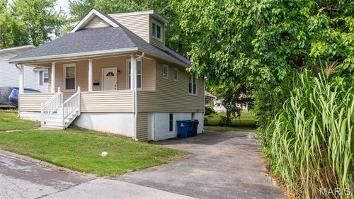 2427 Leslie Ave, Overland, MO, 63114-3230 | Card Image