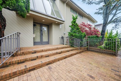 40 Cayuga Ave, Atlantic Beach, NY, 11509-1218 | Card Image