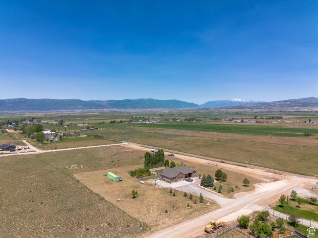 Aerial view of sparsely populated area featuring mountains | Image 43