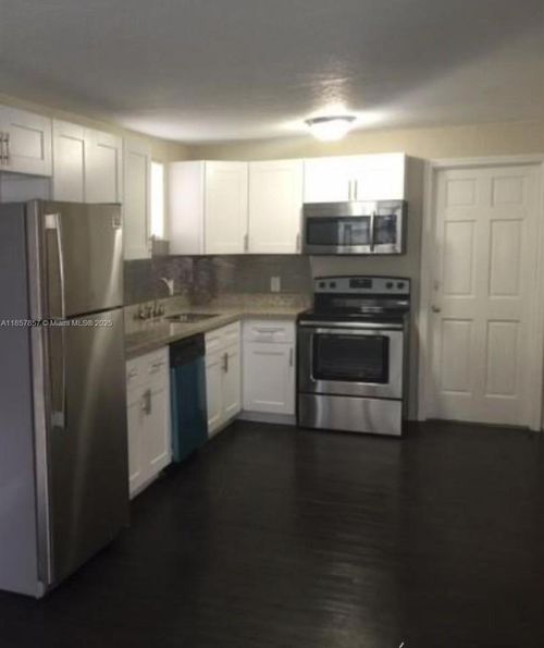 1675 Ne 160th St, North Miami Beach, FL, 33162-4734 | Card Image