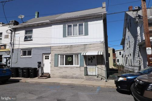 17 Center St, Lansford, PA, 18232-1809 | Card Image