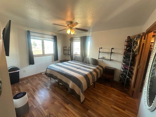 1813 E 6th St, Superior, WI, 54880-3555 | Card Image