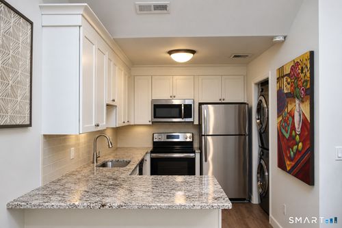 d5-2289 Bedford St, Stamford, CT, 06905-3911 | Card Image