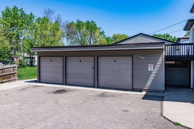 garages | Image 32