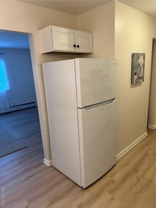810 Plate St, Rochester, MI, 48307-1658 | Card Image