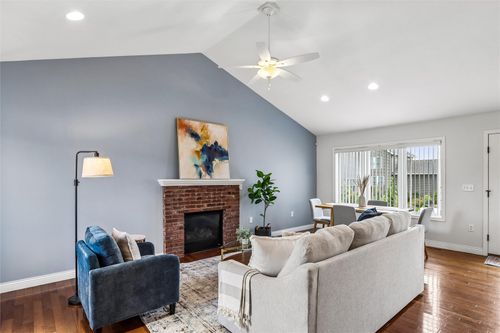 1960 Sherman Dr, Iowa City, IA, 52240-4718 | Card Image