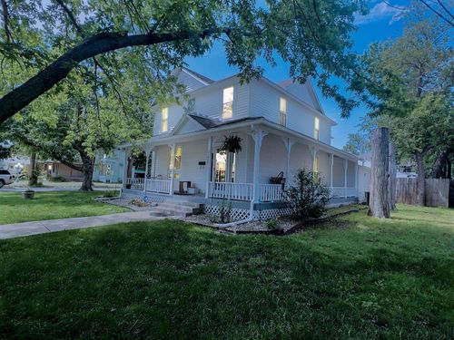 400 E 1st St, Newton, KS, 67114-3847 | Card Image