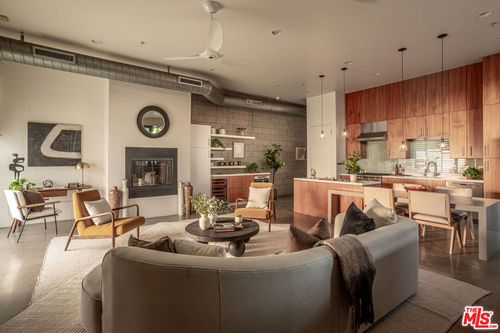 105-1534 17th St, Santa Monica, CA, 90402-2219 | Card Image