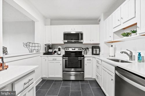 1013-200 N Pickett St, ALEXANDRIA, VA, 22304-2117 | Card Image