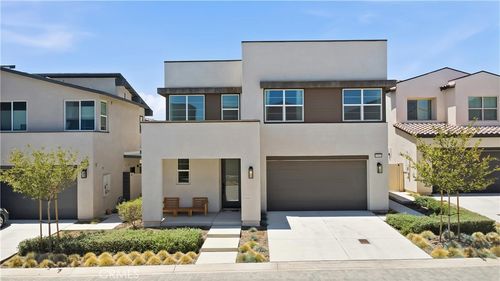 15964 Caterpillar, Fontana, CA, 92336 | Card Image