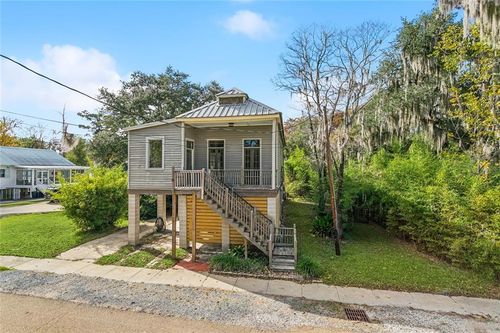 1104 Pine St, Madisonville, LA, 70447-9705 | Card Image