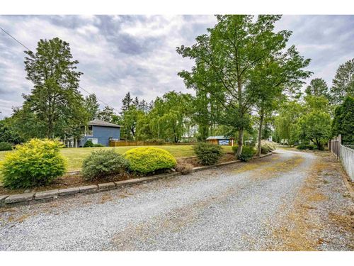 5831 216 St, Langley, BC, V2Y2N5 | Card Image