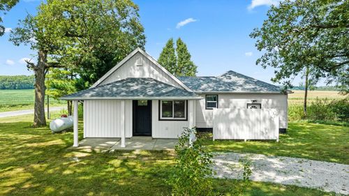 11932 Taylor Rd, Churubusco, IN, 46723-9471 | Card Image