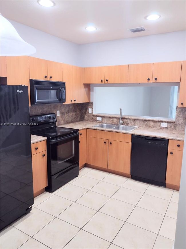 105 - 2612 Sw 82 Nd Ave, Condo with 2 bedrooms, 3 bathrooms and null parking in Miramar FL | Image 4