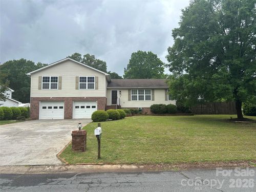 323 Swamp Fox Dr, Fort Mill, SC, 29715-6701 | Card Image