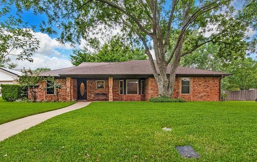 7700 Hunt Dr, North Richland Hills, TX, 76182-7406 | Card Image