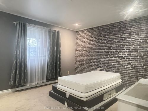 70-43 Courville Coachway, North York, ON, M2J3V6 | Card Image