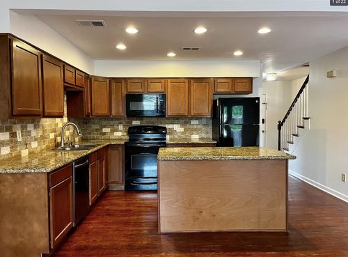 3412 Laredo Dr, Lexington, KY, 40517-2112 | Card Image