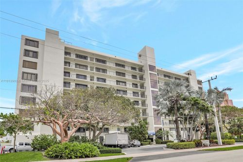 apt-402-2300 Ne 33rd Ave, Fort Lauderdale, FL, 33305-1840 | Card Image