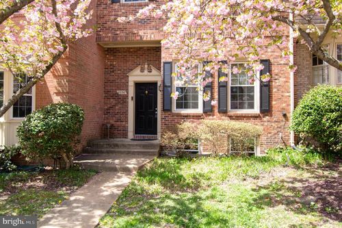 8230 La Faye Ct, ALEXANDRIA, VA, 22306-3200 | Card Image